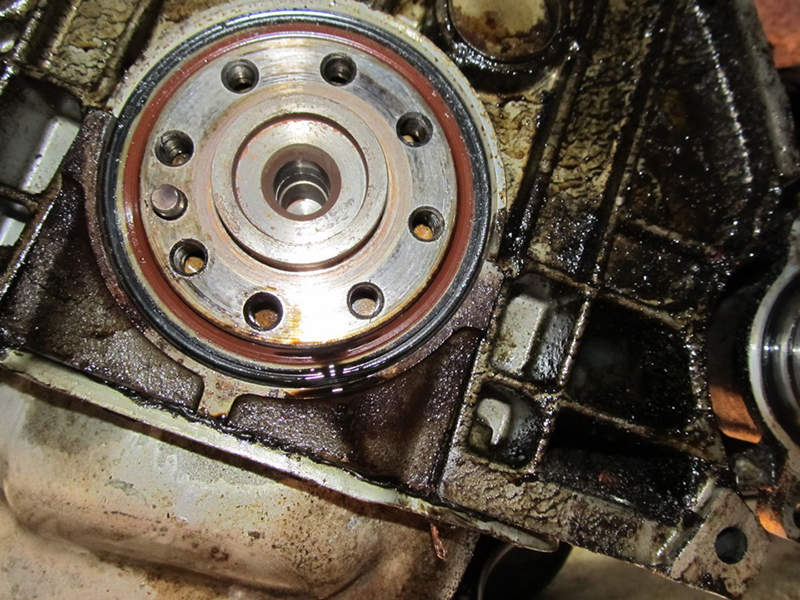 Как поменять коренной сальник