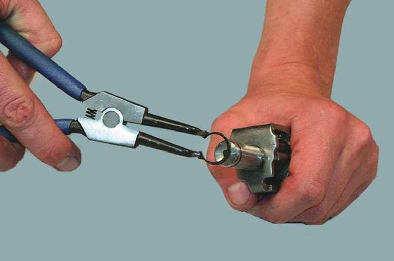 Как снять стопорное кольцо