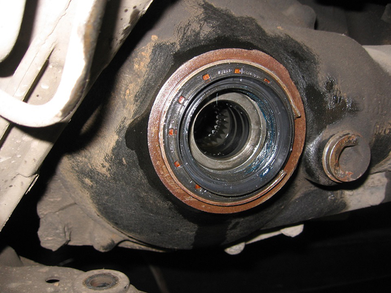 Как поменять сальник шруса